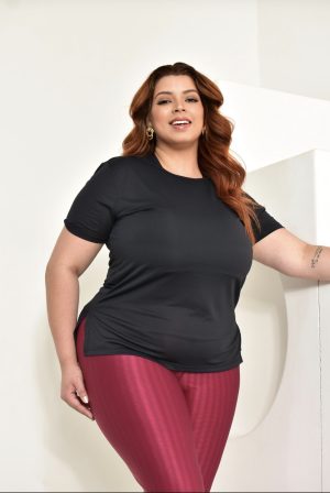 Camiseta Plus size com aberturas